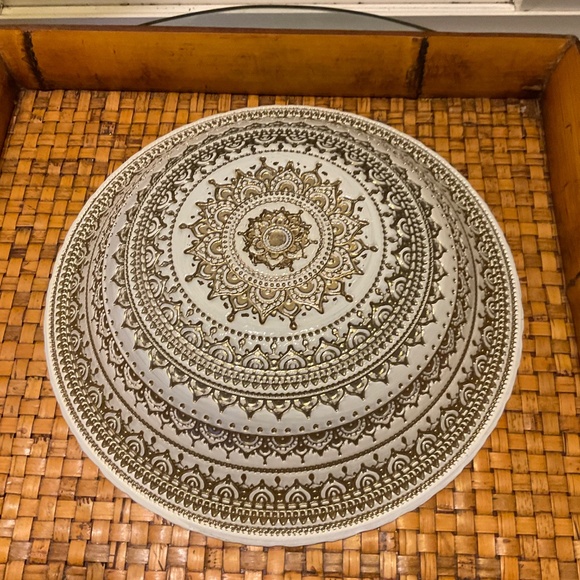 Beautiful Large Glass Bowl - Picture 3 of 4